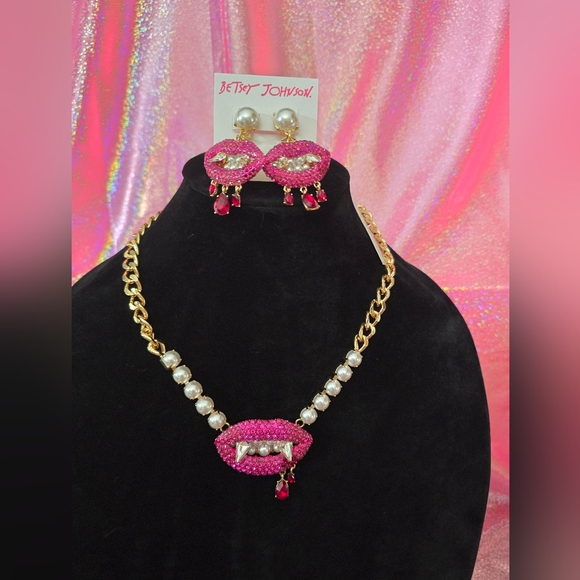 Betsey Johnson Vampire Pink Necklace and Earring set! NWT - Picture 4 of 15